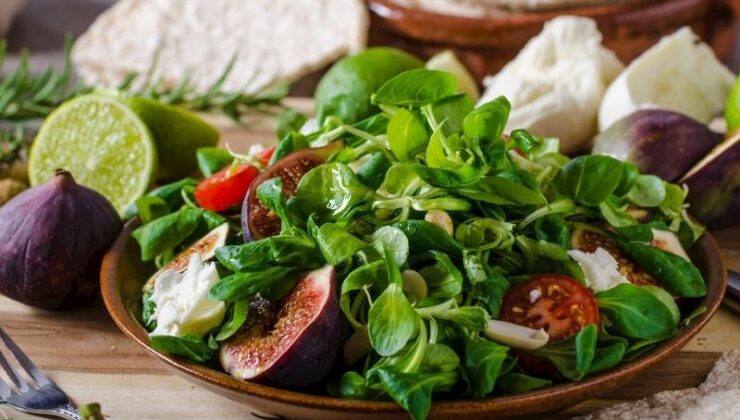 İncirli Mozzarellalı Semizotu Salatası