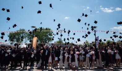OMÜ İnsan ve Toplum Bilimleri Fakültesi 500 Mezununu Uğurladı
