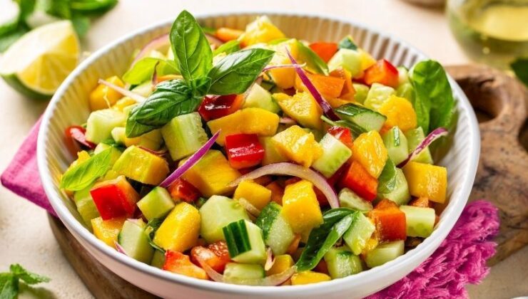 Yaza Özel Mango Salatası