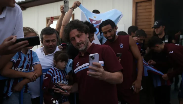 Trabzonsporlu Futbolcular Taraftarıyla Buluştu