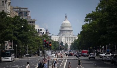 ABD Yüksek Mahkemesi, Trump’ın federal iş gücünü azaltma planının önünü açtı