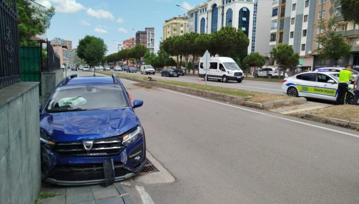 Atakum’da Duvara çarpan otomobilin sürücüsü yaralandı