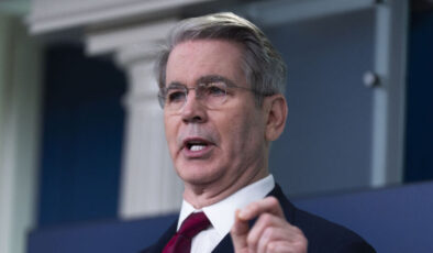 Bessent: 2 yıllık tahvil faizleri gecelik faiz oranının yüksek olduğunu gösteriyor