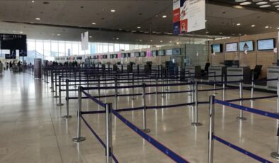 Fransa’da grevi nedeniyle kimi uçuşlar iptal edildi
