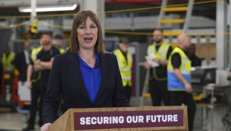 İngiltere’de maliye bakanı krizi aşılmış görünüyor