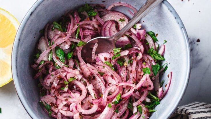 Lokanta Usulü Soğan Salatası Tarifi