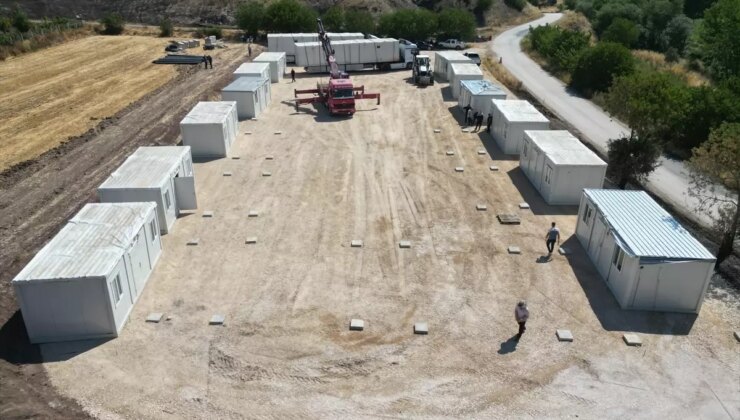 Sakarya’da Yangın Sonrası Konteyner Kurulumları Devam Ediyor