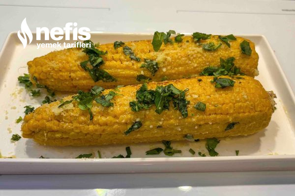 Yaz Sofralarınızın Vazgeçilmezi Olacak: Fırında Tereyağlı Parmesan Soslu Mısır