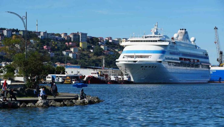 Astoria Grande kruvaziyeri 940 Rus turist ile Samsun’a ulaştı