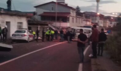 Ünye’de Feci Kaza: Minibüs ile Çekici Kafa Kafaya Çarpıştı, 3 Yaralı