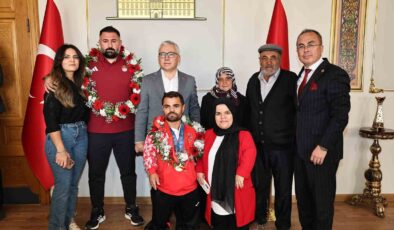 Dünya Şampiyonu Abdullah Kayapınar, Sivas’ta Coşkuyla Karşılandı