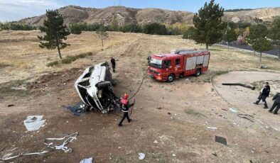 Sivas’ta Minibüs İstinat Duvarından Düştü: 4 Yaralı