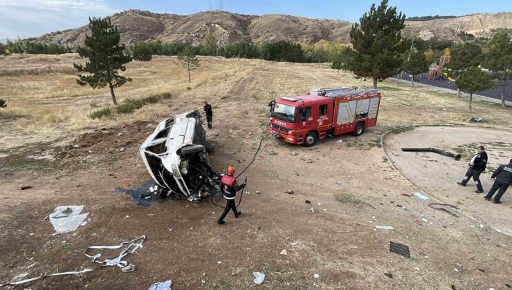 Sivas’ta Minibüs İstinat Duvarından Düştü: 4 Yaralı