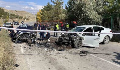 Sivas’ta Feci Kaza: İki Otomobil Çarpıştı, 1 Ölü 1 Yaralı