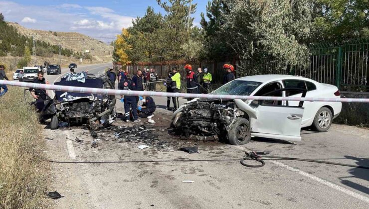 Sivas’ta Feci Kaza: İki Otomobil Çarpıştı, 1 Ölü 1 Yaralı