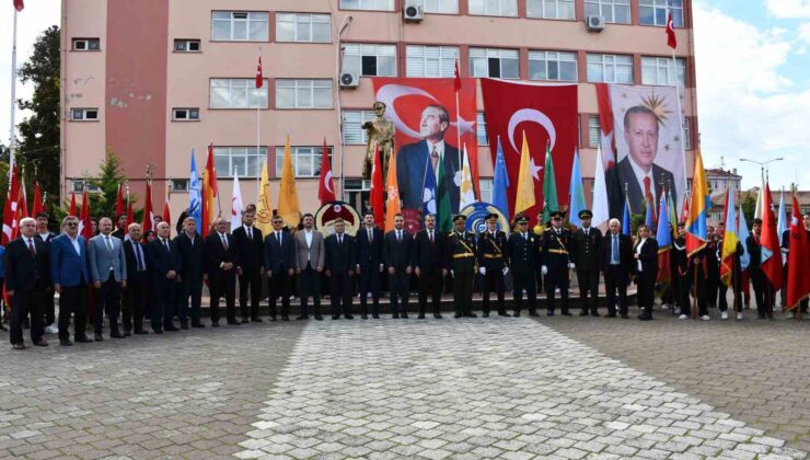 Vezirköprü Cumhuriyet Meydanında 29 Ekim Çelenk Töreni