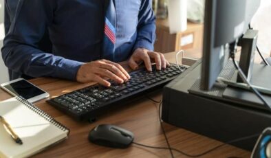 İş arkadaşlarının masa altı fotoğraflarını çeken sanığa 12 yıl hapis