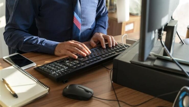 İş arkadaşlarının masa altı fotoğraflarını çeken sanığa 12 yıl hapis