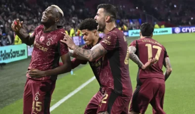 Galatasaray’dan Tarihi Zafer! Ajax’ı 3-0 Yendi, Ülke Puanı Zirveye Tırmandı