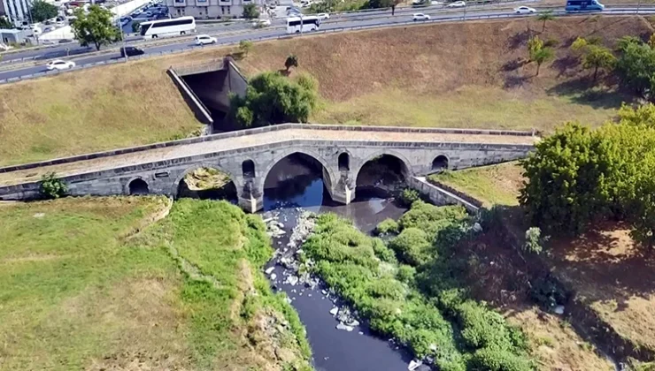 Tarihe Utanç: Mimar Sinan’ın 470 Yıllık Haramidere Köprüsü Çöplüğe Terk Edildi