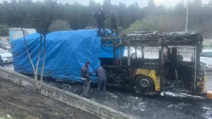 Seyir Halindeki Otobüs Alev Aldı