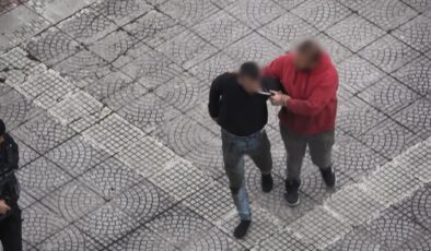 Meydanda Uçan Tekmeli Kavga!