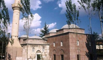 Vezirköprü’nün Tarihi Mirası: 5 Asırlık Kurşunlu Cami Restore Ediliyor