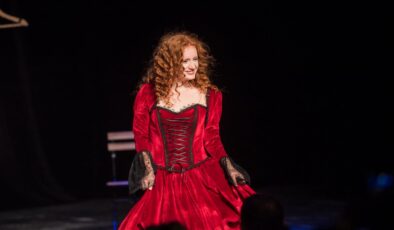 Genç Oyuncu Elif Cicidurucu Tiyatro Sahnesinde Parlamaya Devam Ediyor!