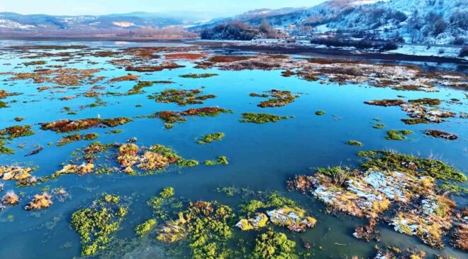 Beyaz Gelinliğini Giyen Ladik Gölü’nün Güzelliği Büyüledi