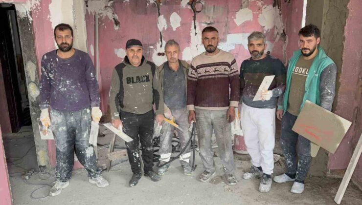 Yangında Kül Olan Ev İmece Usulü Yeniden Ayağa Kalkıyor