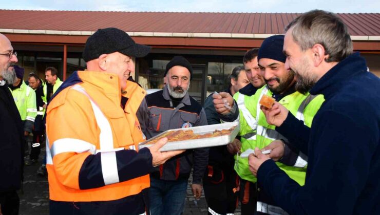 Terme’de Kar Mesaisine Tatlı Ödül: Başkan Şenol Kul’dan Personeline Baklava İkramı