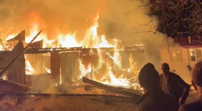 Vezirköprü’de Dehşet Gecesi: İki Ahşap Ev Alevlere Teslim Oldu!